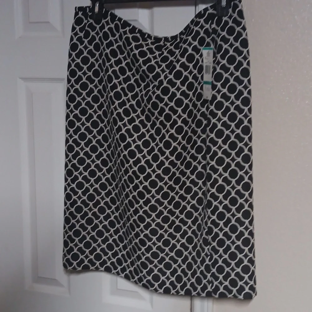 Ladies suit - Picture 3 of 6